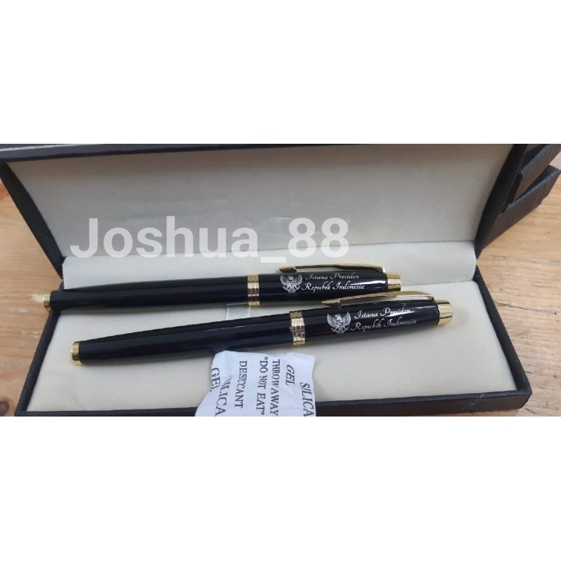 

Pulpen Parker IM Special Limited Istana Presiden Black Gold Bisa Ukir Nama Sendiri
