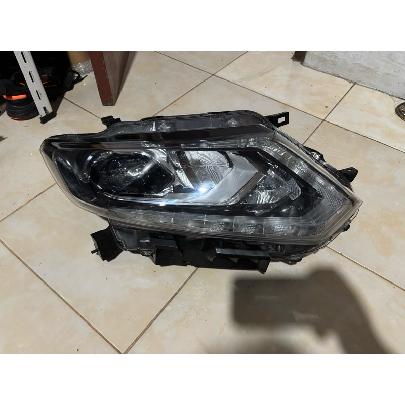 headlamp Nissan xtrail T32 tahun 2016 2017