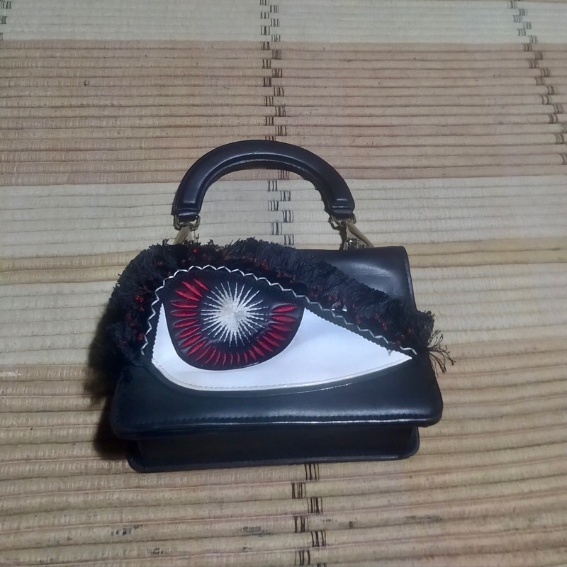 Tas Wanita CAT EYES  Preloved CHARLES & KEITH