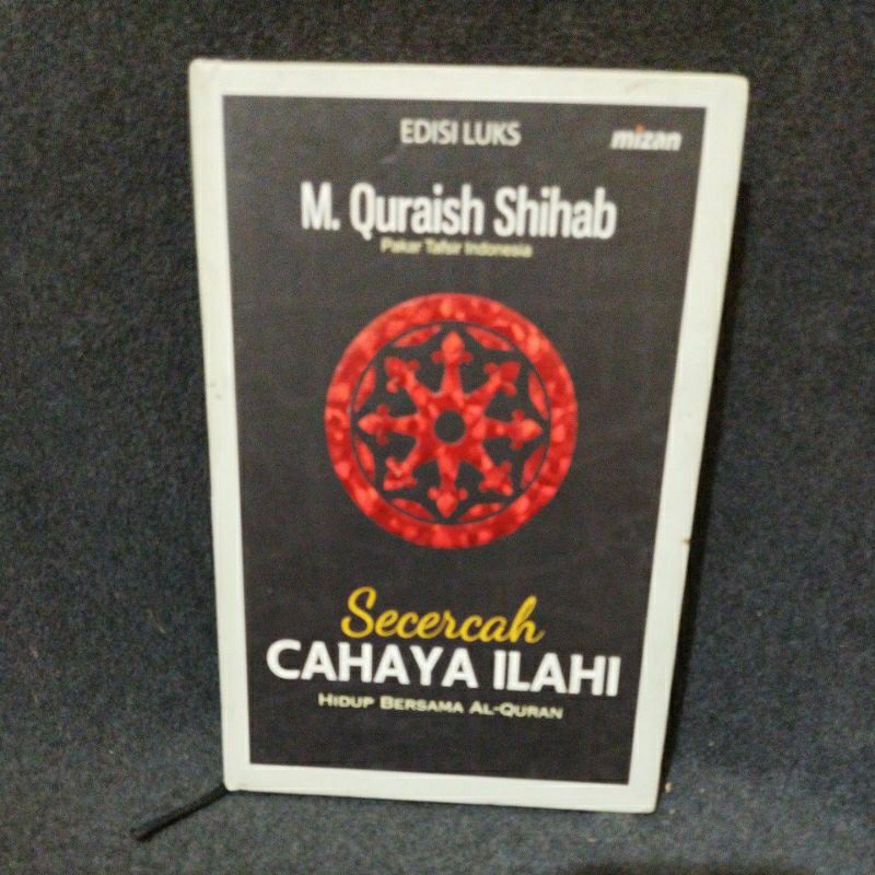 BUKU SECERCAH CAHAYA ILAHI HIDUP BERSAMA AL- QURAN - M.QURAISH SHIHAB
