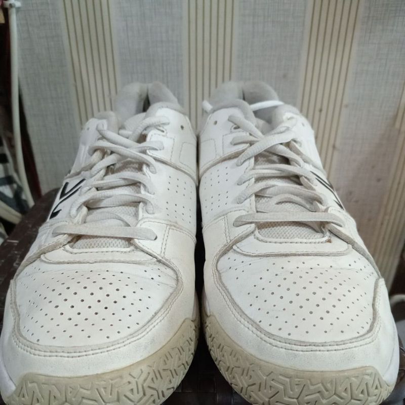 sepatu tenis artengo