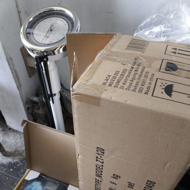 Timbangan Badan dan Alat Ukur Tinggi Badan