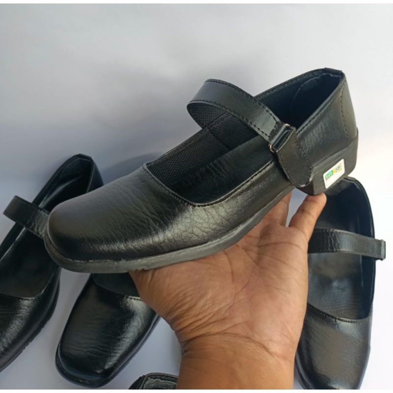 sepatu pantofel paskibra