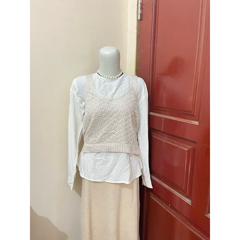 oneset inner blouse kemeja putih brand uniqlo + outer vest crochet jaring brand global work (prelove