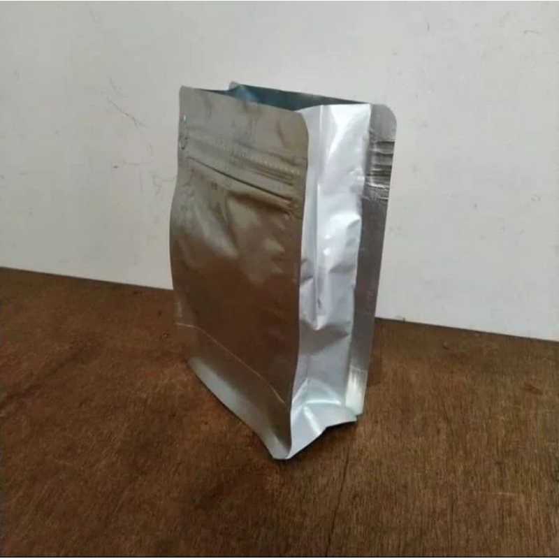 Standing Gusset flat bottom silver 250 gr kopi + Valve alu foil K PACK