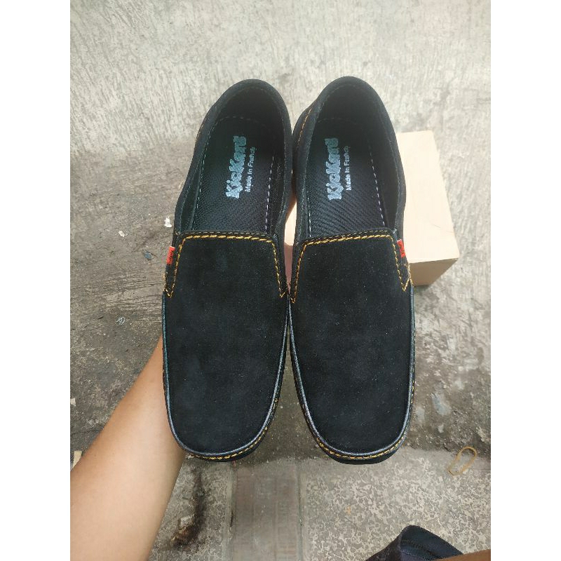 SEPATU LEVIS SUEDE MEREK KICKERS SLIP ON KOTA JAKARTA TIMUR-