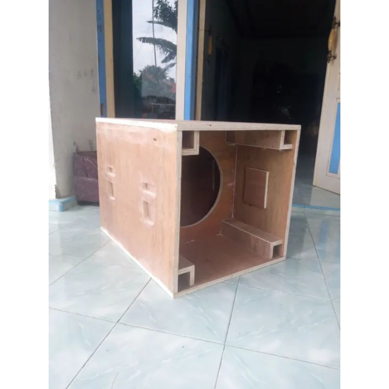 Box speaker 15 inchi model planar single


