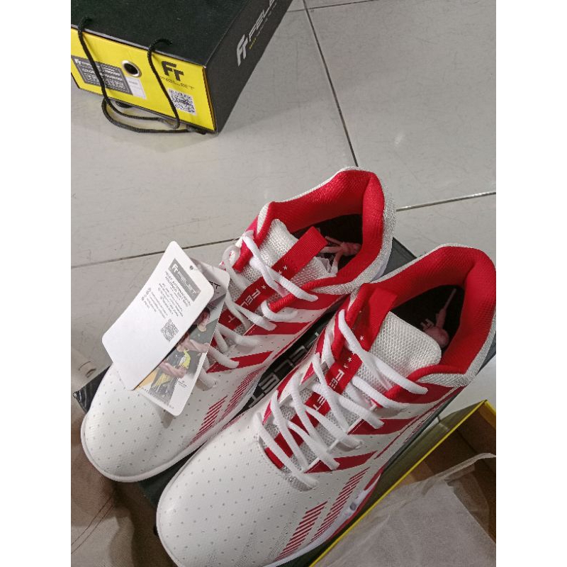 sepatu power boost felet