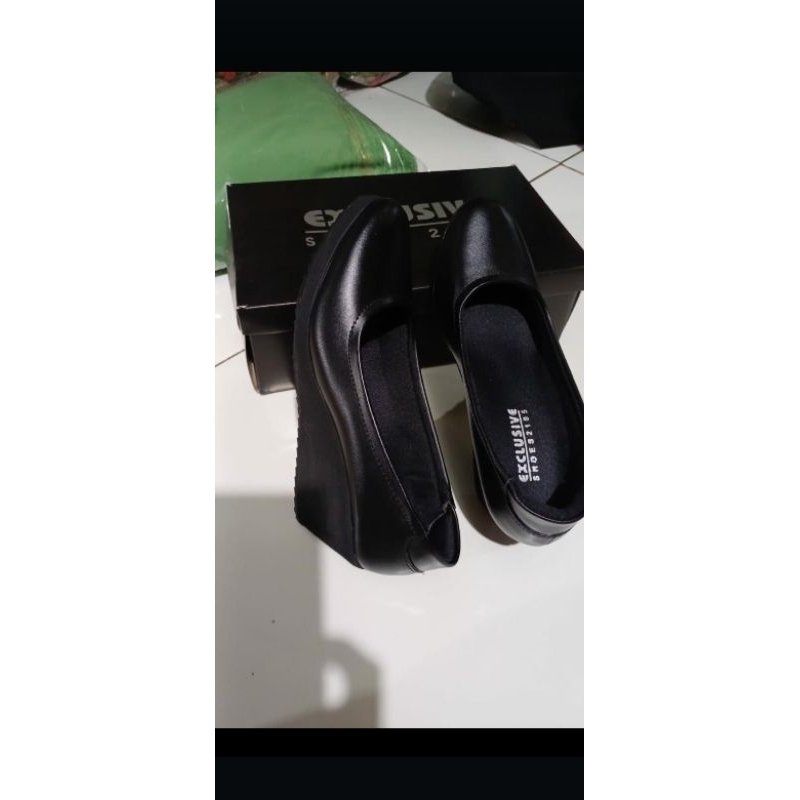 sepatu kode B (model bocoroco)