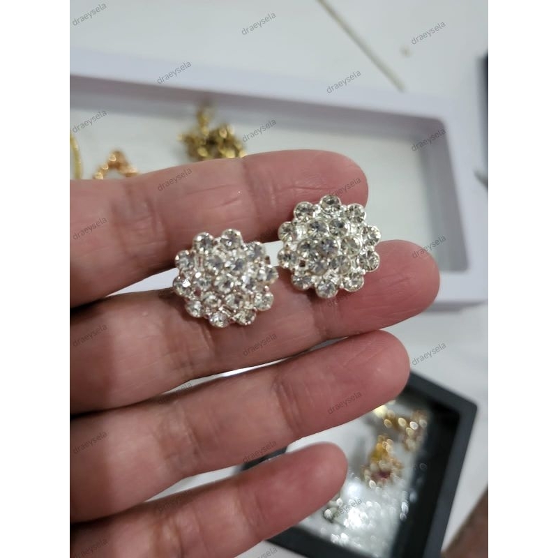 anting lovisa nbu
