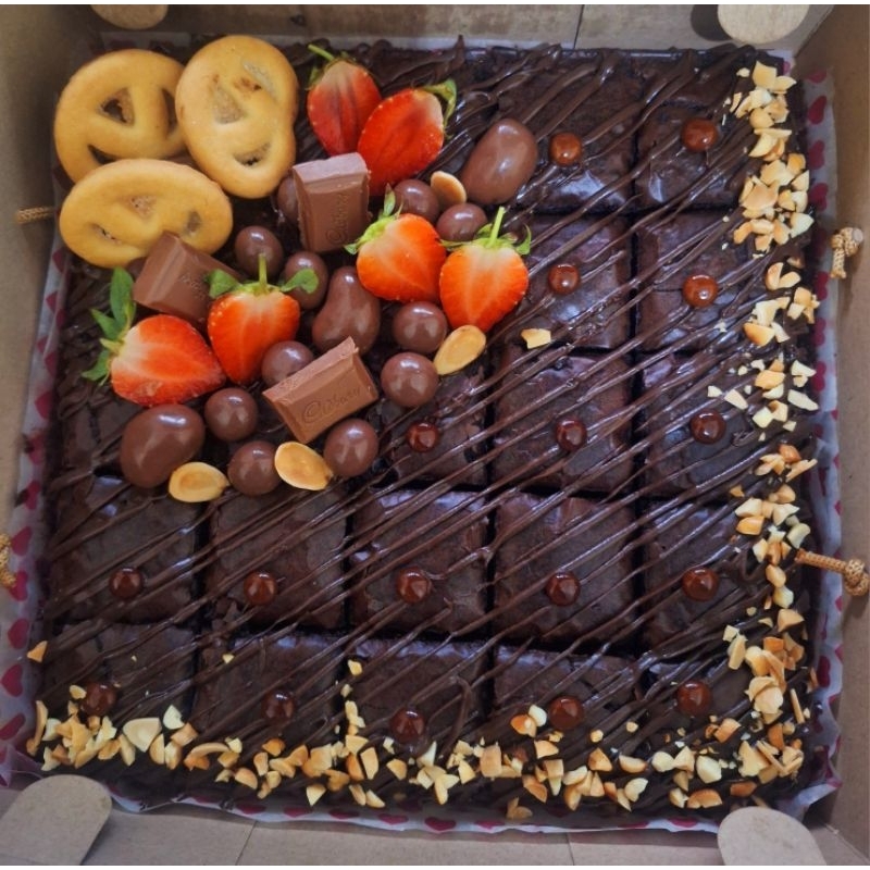 

FUDGY BROWNIES - Fudge 20x20 Hampers
