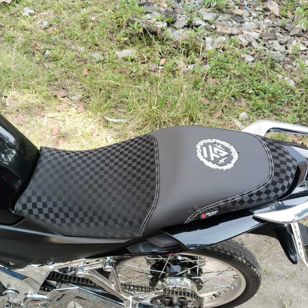 Sarung Jok Kotak-Kotak Arvi Karbon Full Kotak-Kotak Universal Catur 3D Alas Kain Jok Motor Variasi T