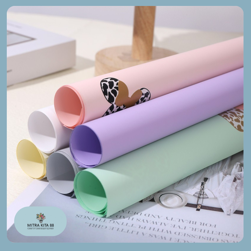 

Isi 20 LEMBAR Kertas Buket Bunga Bunga Motif Kartun Kertas Kado Flower Wrapping Cellophane KB101