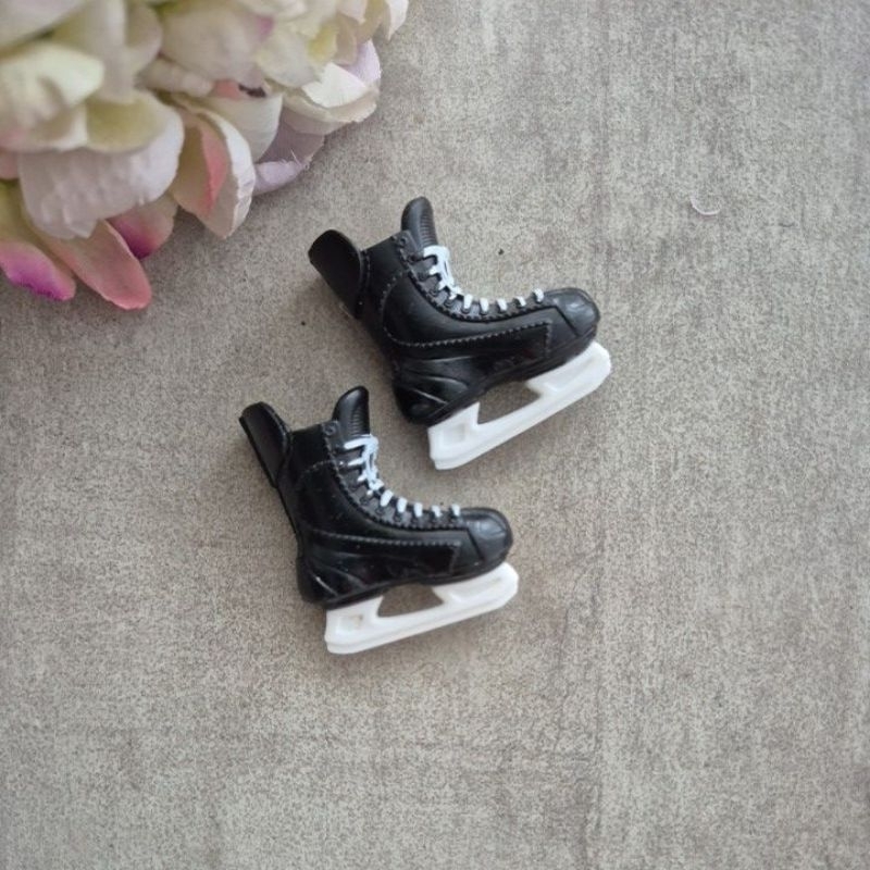 Sepatu Barbie Mattel black ice skating