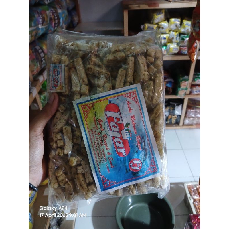

KRUPUK FAJAR CABE IJO 500 / 1 PACK 20 PCS