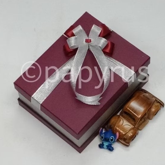 

PAPYRUS Sandwich 17,5x22,5 Tinggi 8cm Kotak Kado Gift Box Hadiah V1