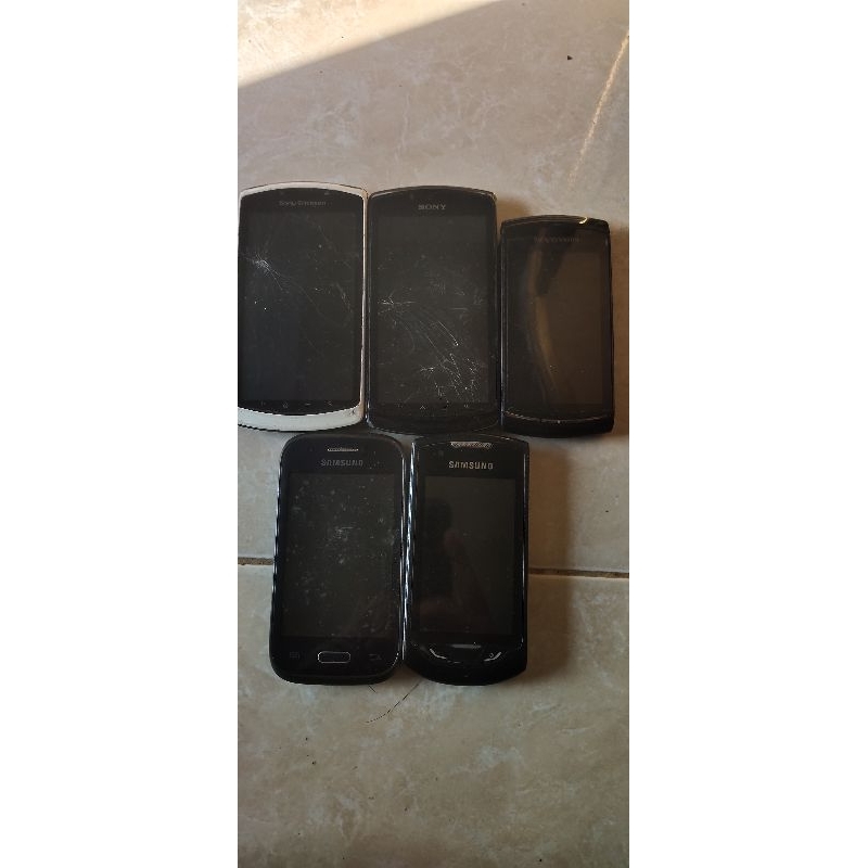 aksesoris, kesing sony ericsson u5i vivas, mt11i w980 w995 k810 k700 w910 t303 z610 3310 e63 e90 821