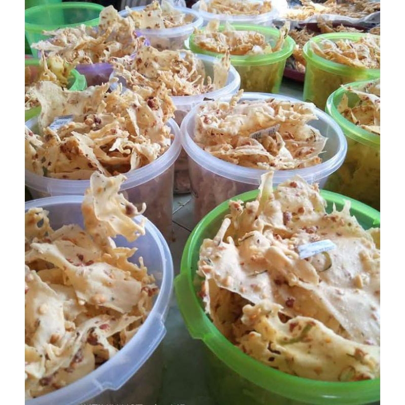 

Peyek kacang aroma daun jeruk