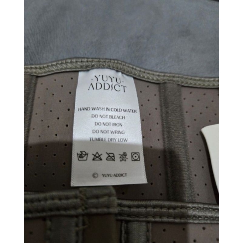 korset latex yuyu addict