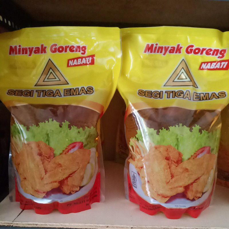 

Minyak Goreng Segitiga Emas 2 Liter