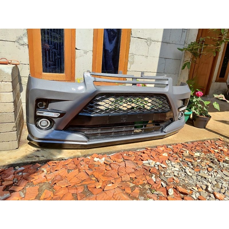 Bemper mobil grand max castem raize  Greey.