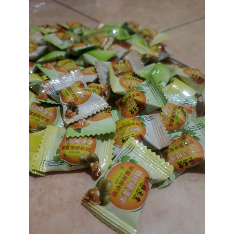 

Yue Hon Tong Kumquat Herbal Chewy Candy 32g Rasa Mix (foto) Permen Pereda Tenggorokan Gatal