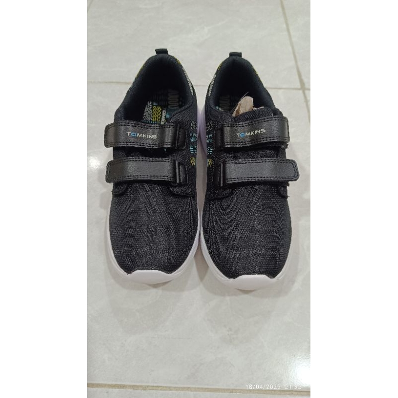 sepatu Tomkins hitam baru
