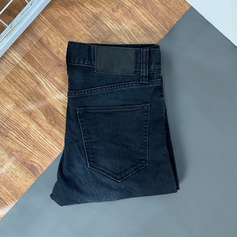 CELANA UNIQLO JEANS UJ T000 TAPPERED FIT BLACK