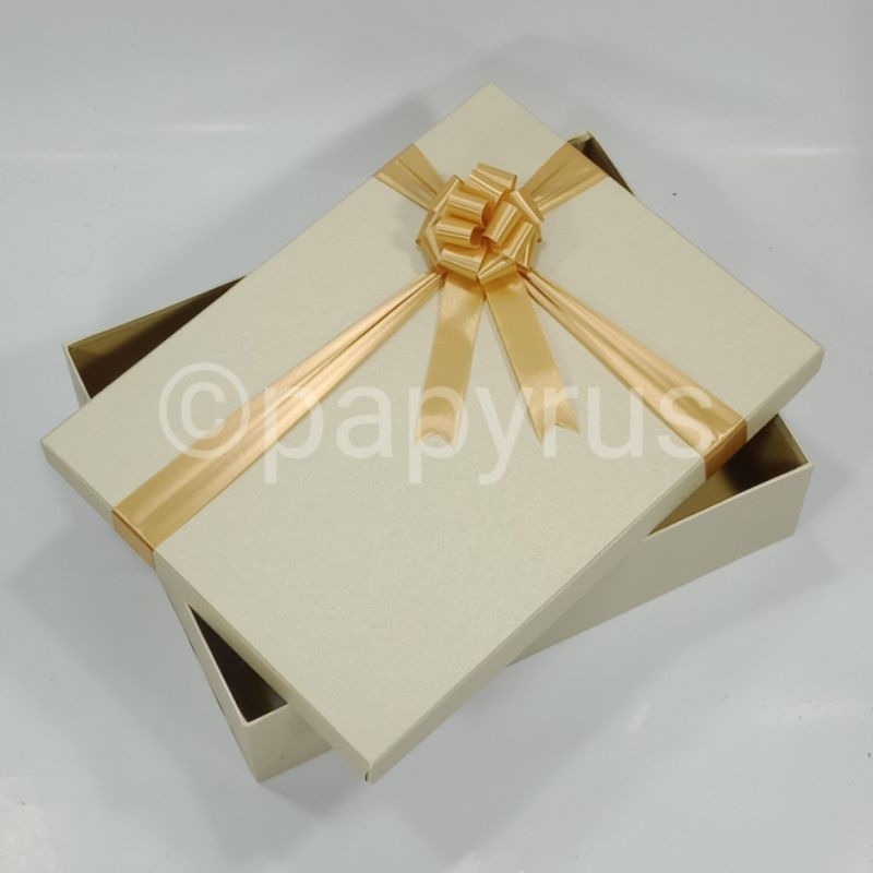 

PAPYRUS 30x40 Tinggi 10cm Kotak Kado Gift Box V3