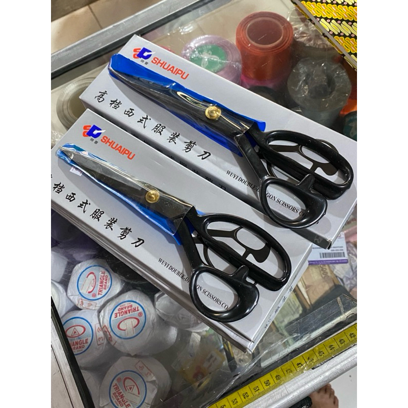 

Gunting Jahit Shaipu Baja 9” & 10” – Tajam, Kuat, & Siap Hadapi Semua Kain!