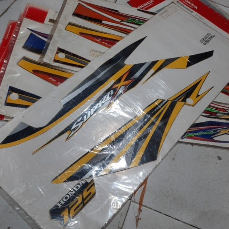 871X0 KVL N30ZD STRIPING BODY SUPRA X125 NEW BATMAN YELLOW ORIGINAL AHM