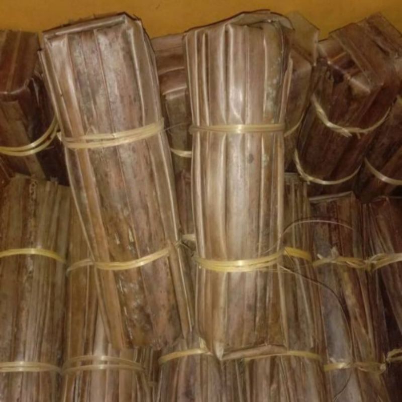 

Gula Aren asli kemasan daun kelapa kering berat 1 kg