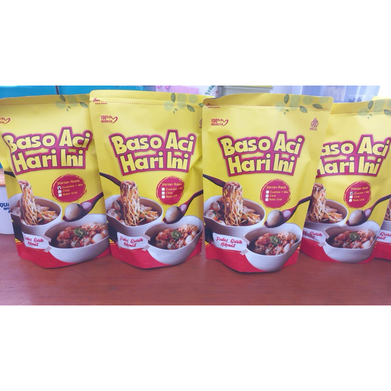 

Baso Aci Special Hari ini (Mie + Baso Aci + Baso Urat)