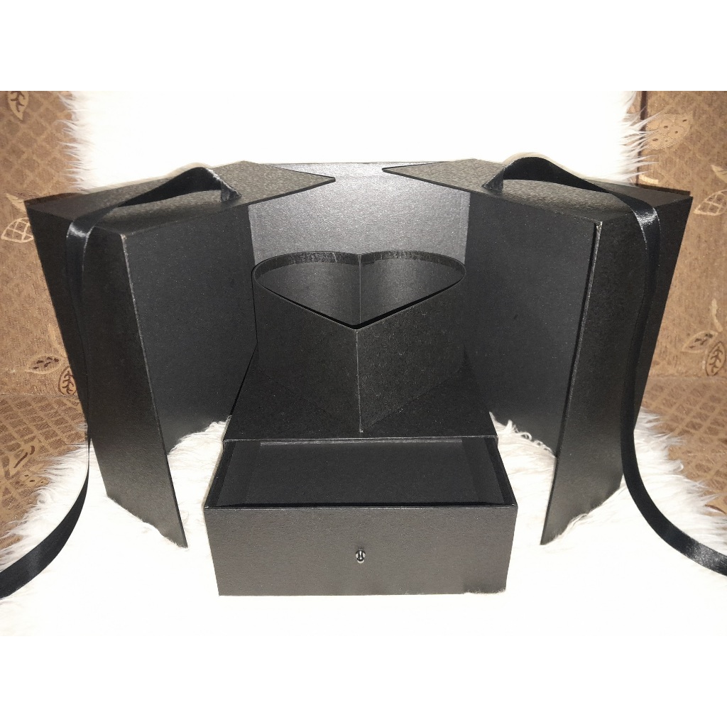 

Gift Box Surprise Uk. 25-30 x 25-30 x 25-30 / Magic Cube Surprise Box / Box Bentuk Kubus