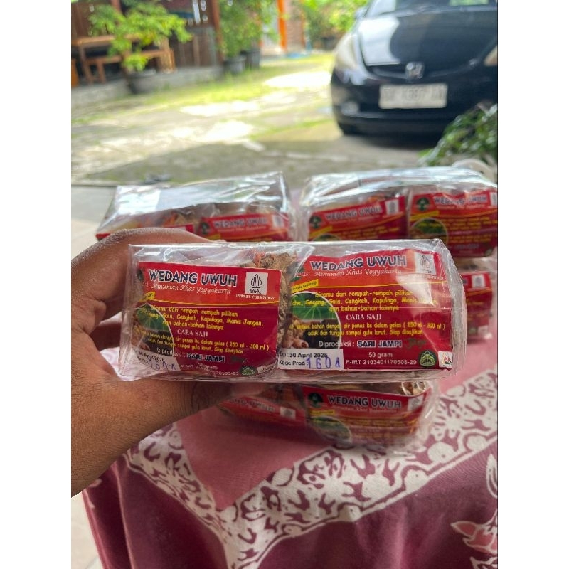 

WEDANG UWUH INSTAN TINGGAL SEDUH