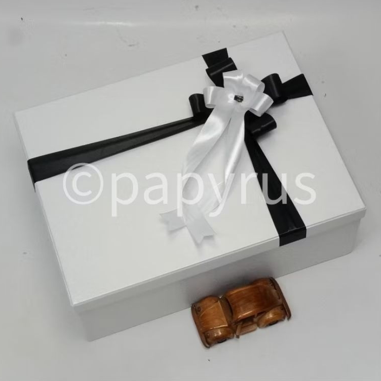

PAPYRUS 30x40 Tinggi 15cm Kotak Kado Gift Box Hadiah V2