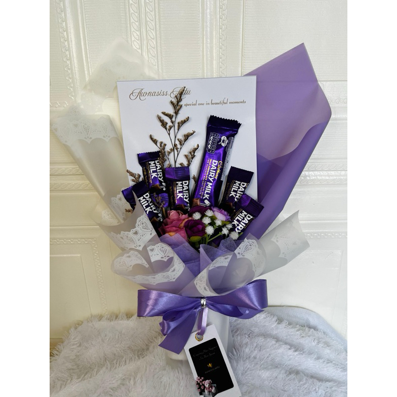 

Awnasiss.Buket korea cokelat cadburry hadiah Birthday wisuda valentine anniversary free kartu ucapan