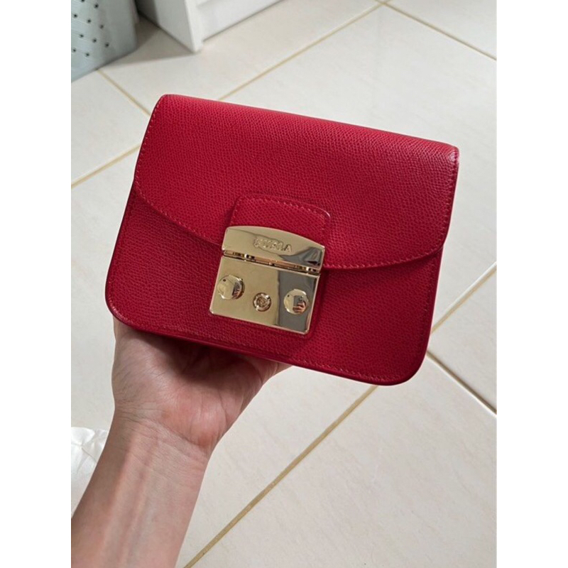 furla sling bag metropolis