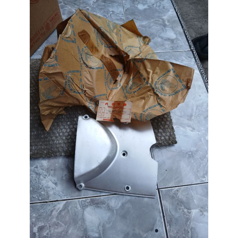 11661 - 303 - 020 TUTUP GEAR DEPAN HONDA CB125 TWIN ORIGINAL NOS JAPAN