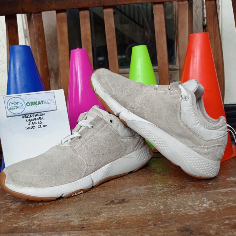 Size 36 / 23 cm Sepatu Walking Shoes Decathlon Newfeel Suede