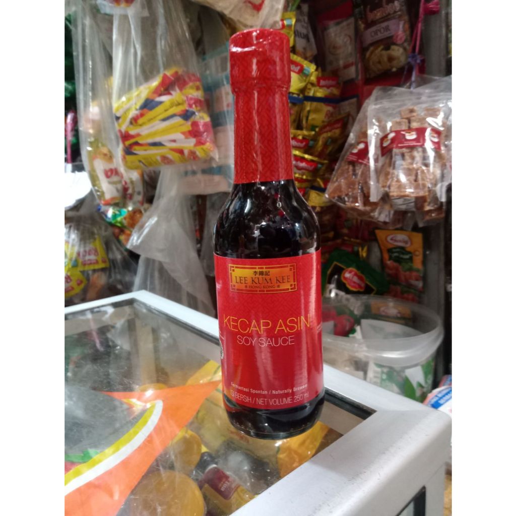 

Lee Kum Kee Kecap Asin isi 250ml