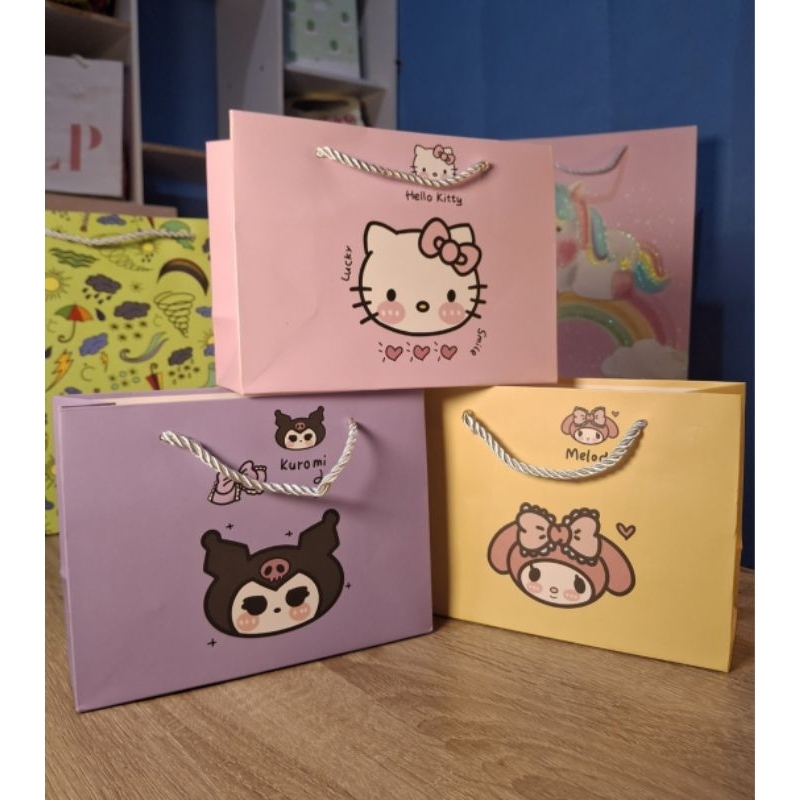 

Paperbag Gift Ultah Premium (19,5 x 14,5 x 12cm)