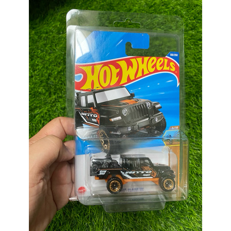 Hot Wheels Jeep Gladiator not THS LOT F 2025 Free Protector
