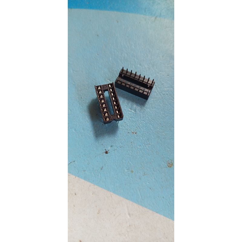 Soket IC 2x8 pin
