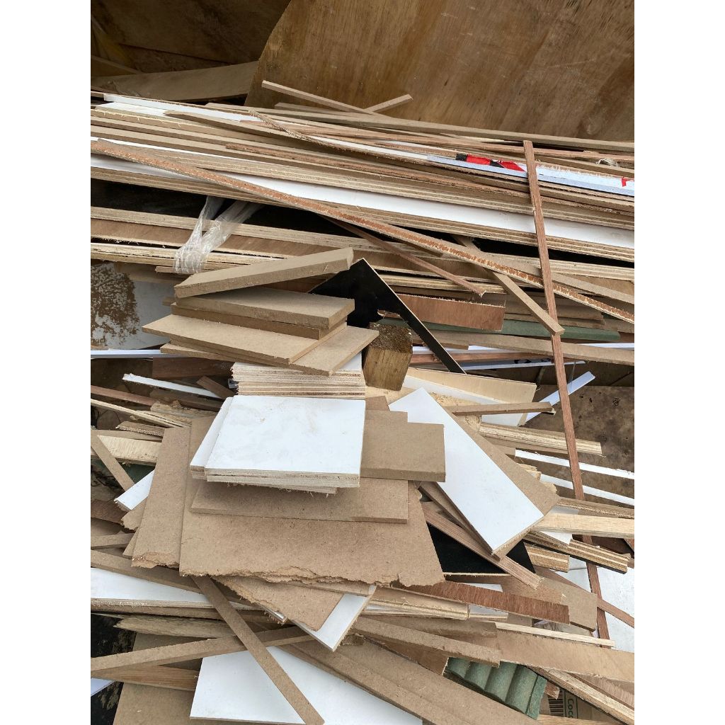 LIMBAH KAYU / LIMBAH SISA POTONGAN PRODUKSI KAYU / LIMBAH TRIPLEK / LIMBAH MDF / LIMBAH PVC