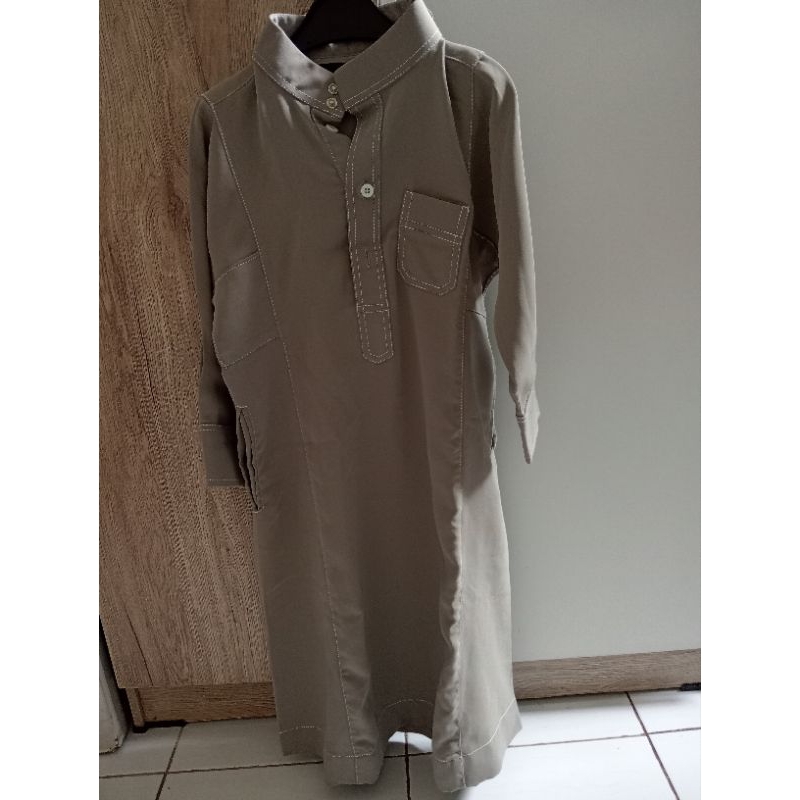 PRELOVED JUBAH ANAK THOBE STUDIOS size 4 warna seneca  brown