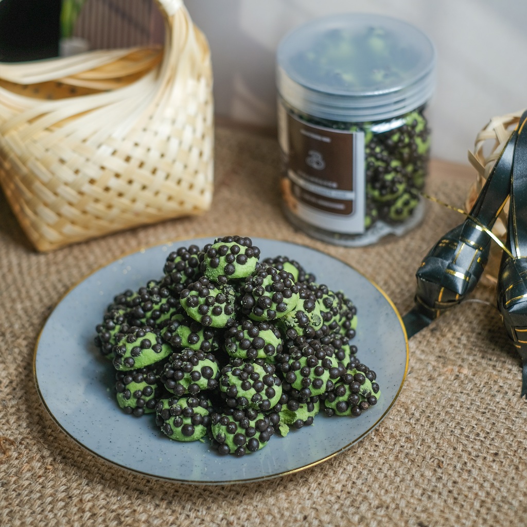 

Kue Chococrispy Pandan Biba Snacks ( Beli 1 Toples GRATIS 1 Kemasan Pouch Kue Sagu / Kue Semprit )