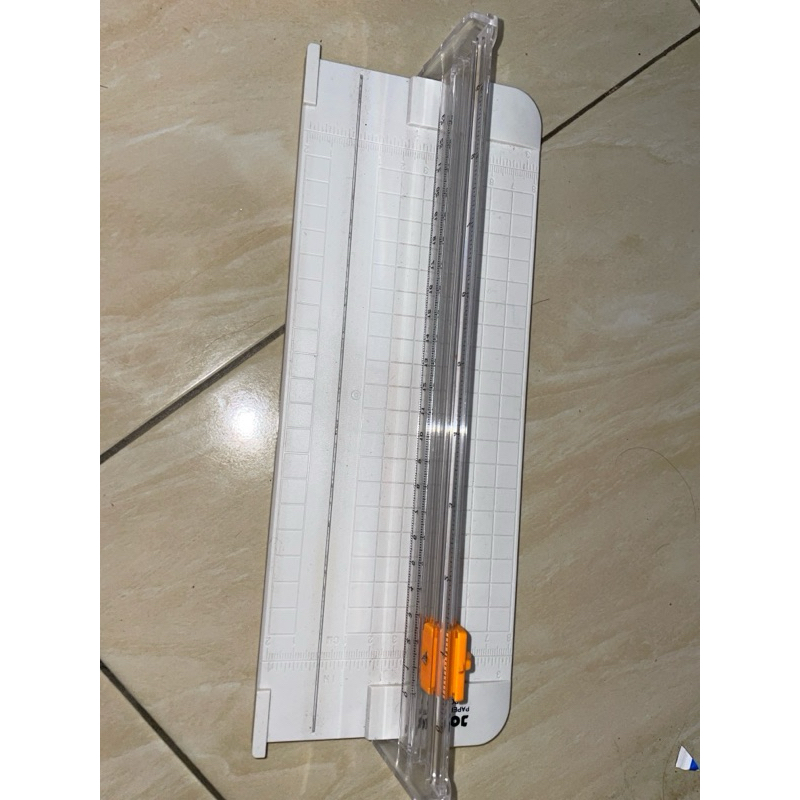 

Preloved - Pemotong Kertas A4 Joyko/Paper Cutter