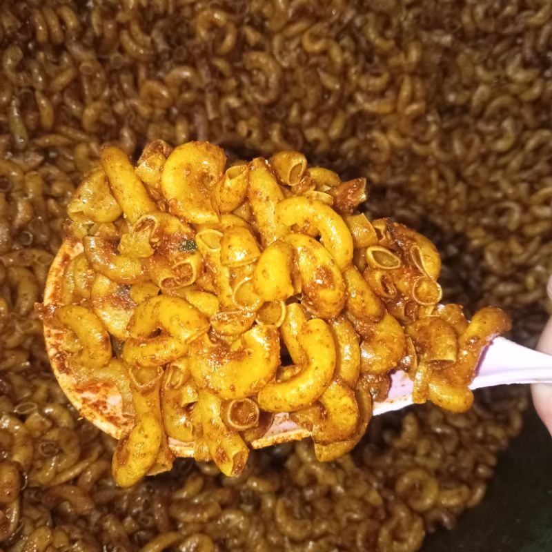 

MAKARONI CIKRUH PEDAS DAUN JERUK 250 gram