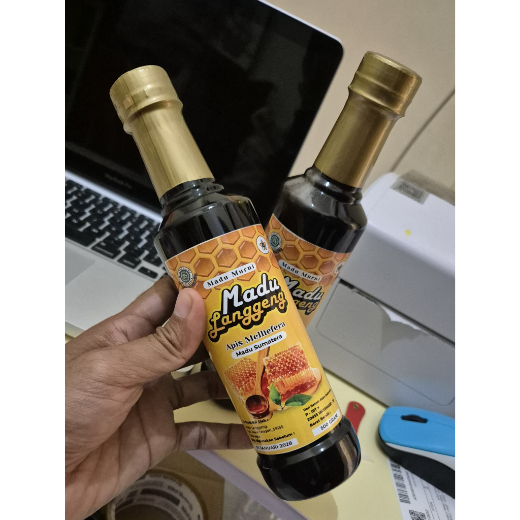 

Madu Hitam Murni Asli 500gr - Madu Akasia Apis Melliefera Tanpa Campuran Pakan Gula